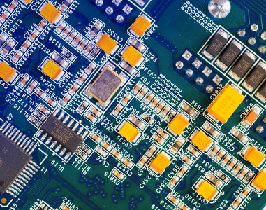 硬盘集成电路板的设计与创新